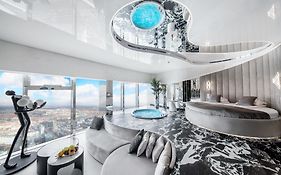 Apartamenty Sky Tower z Wanna Przy Oknie